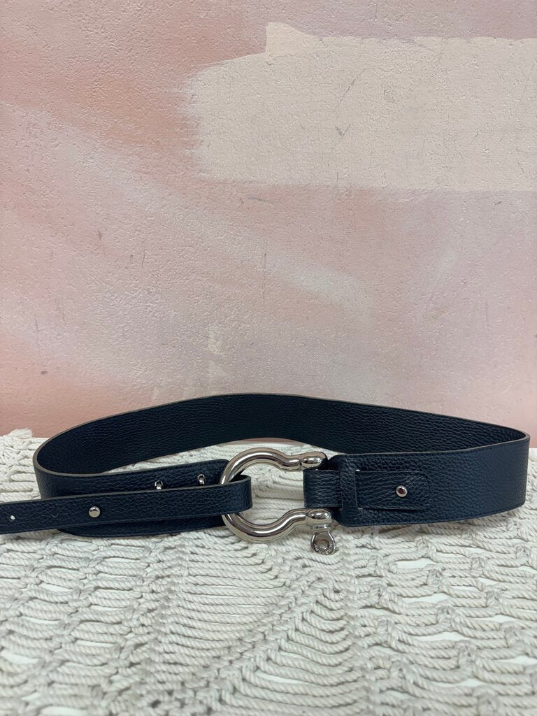 Burberry Leather Horseshoe Belt