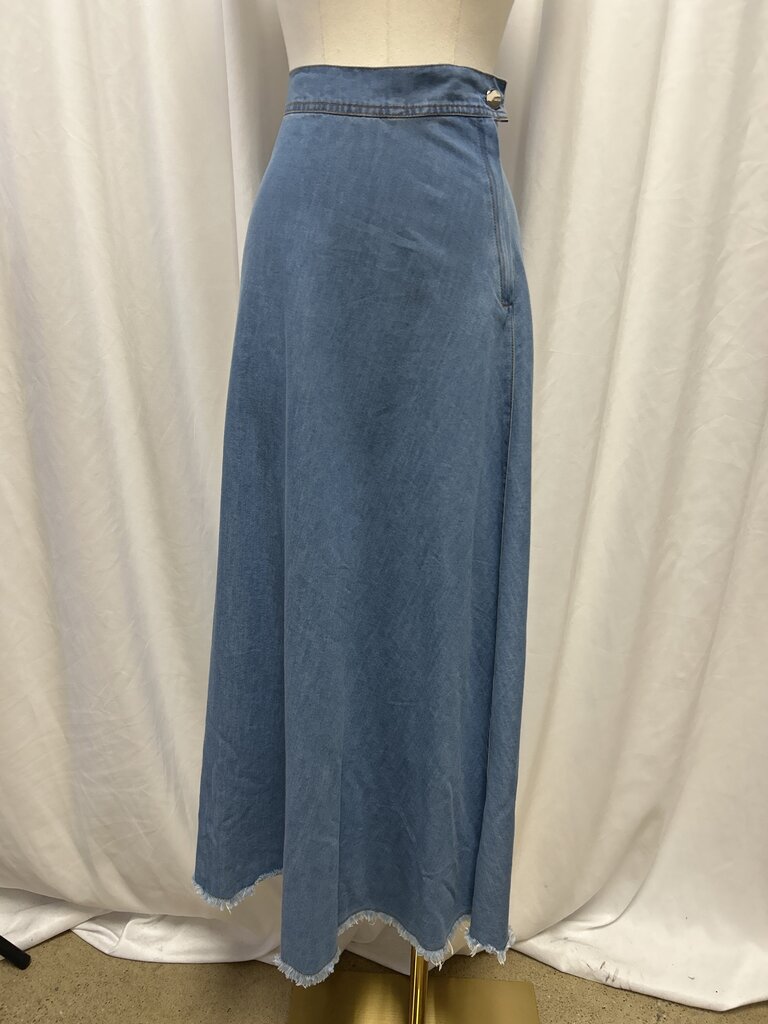 IN:05 Chambray Skirt
