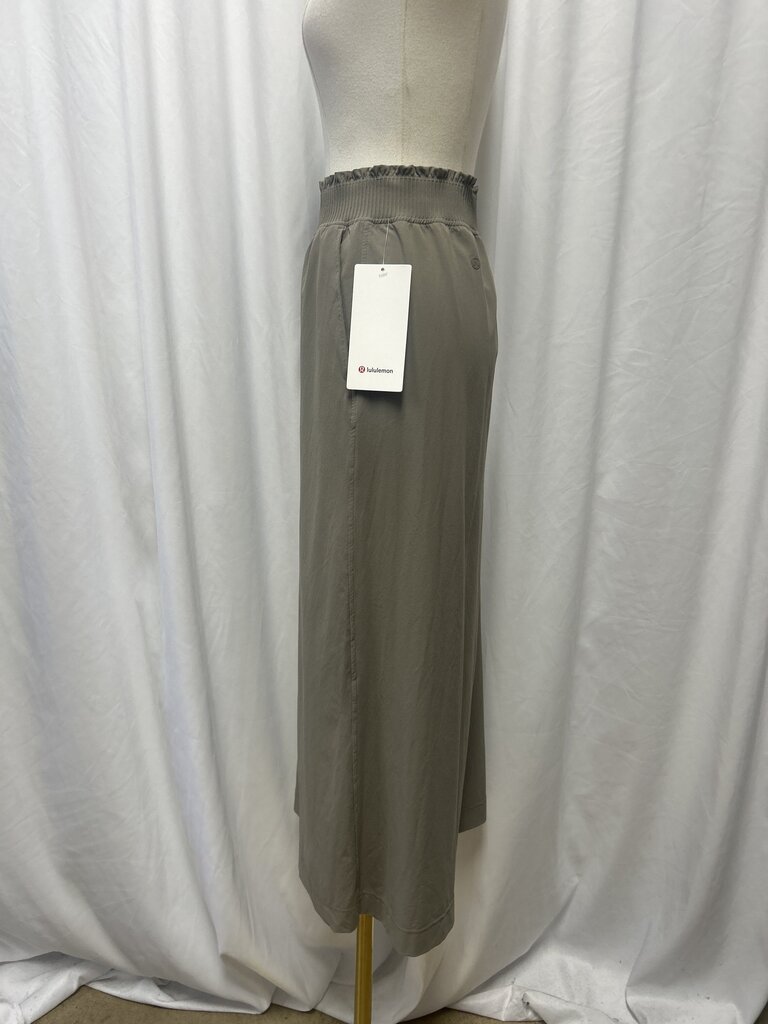 Lululemon "Stretch Woven Ruffle Waist" Wide Leg Pant NWT (Originally $128)