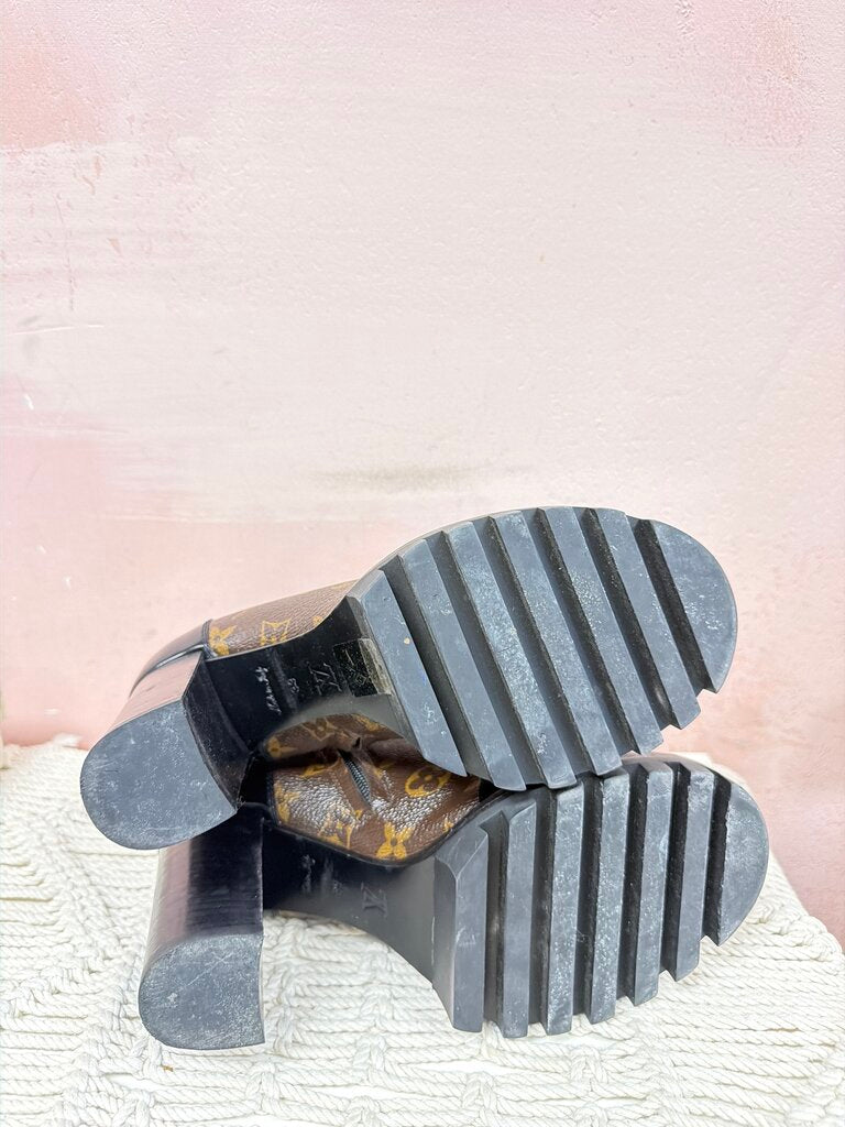 LV Monogram Lace Up Boots w/Dust Bag (as is)