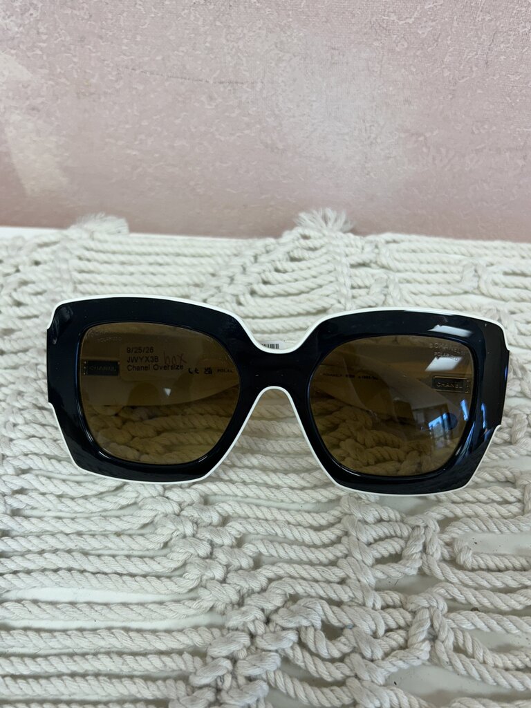 Chanel Oversize Interlocking C Black/White Sunglasss w/box & case