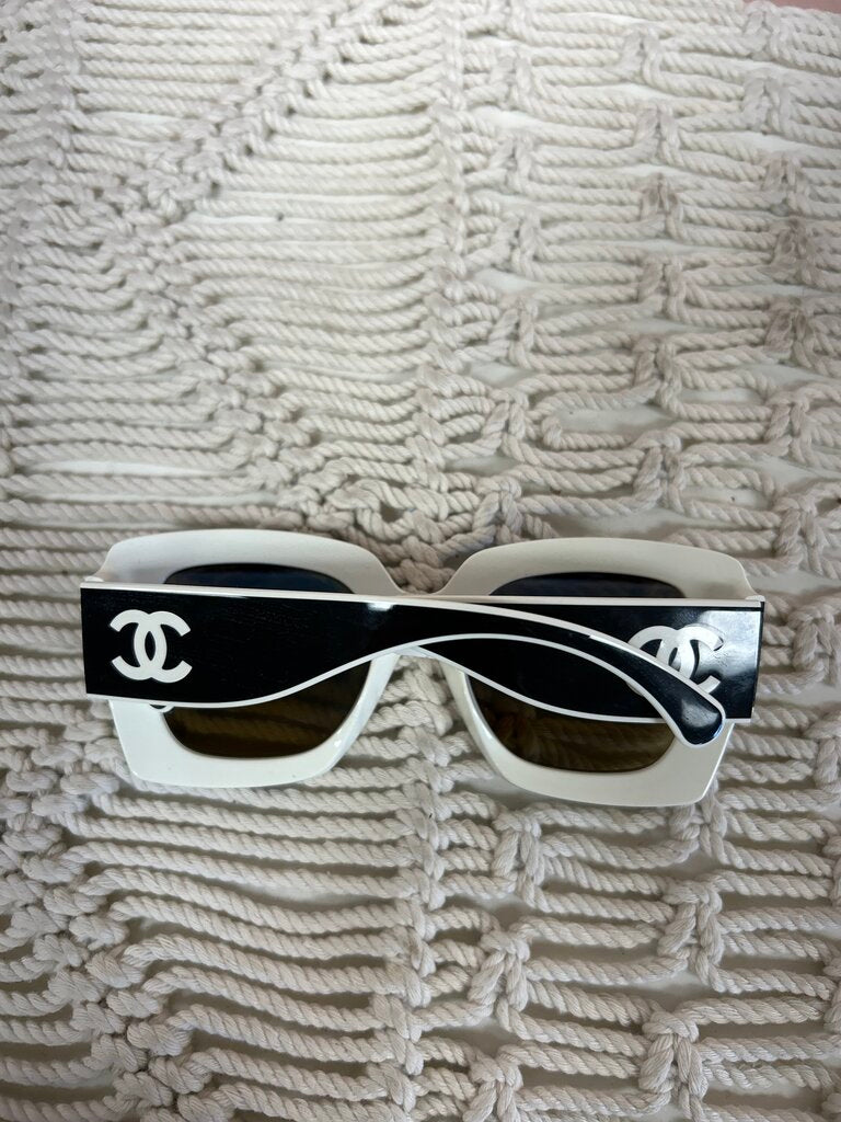 Chanel Oversize Interlocking C Black/White Sunglasss w/box & case