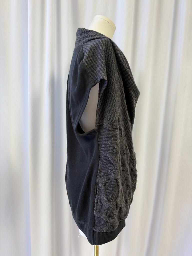 Yoshi Yoshi Tweed Sleeveless Zipper Sweater