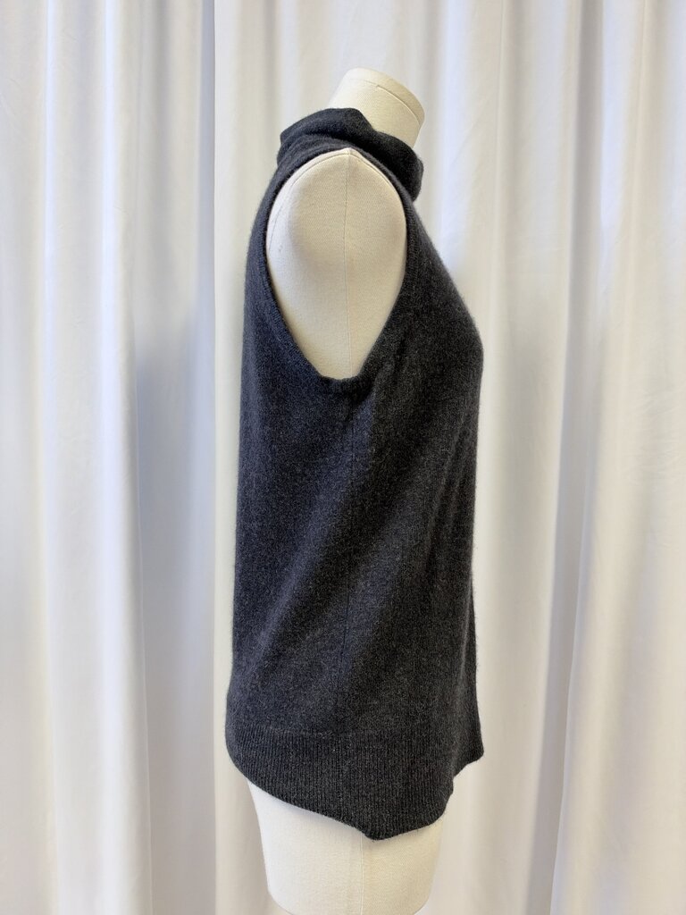 Saks Sleeveless Cashmere Turtleneck