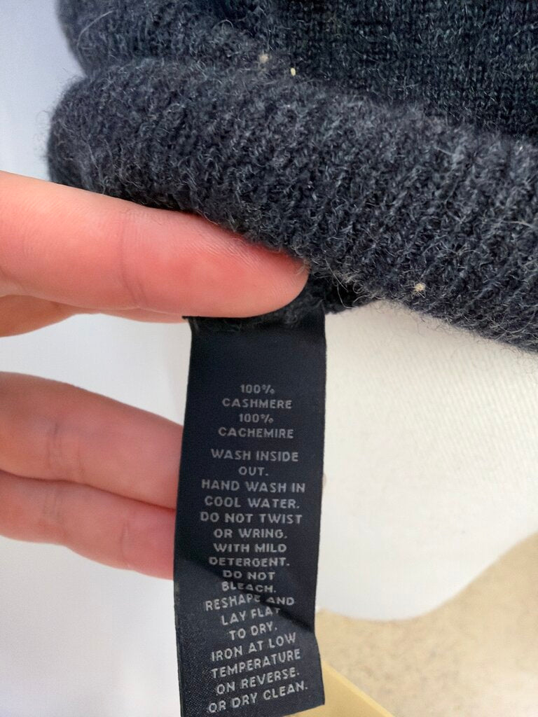 Saks Sleeveless Cashmere Turtleneck