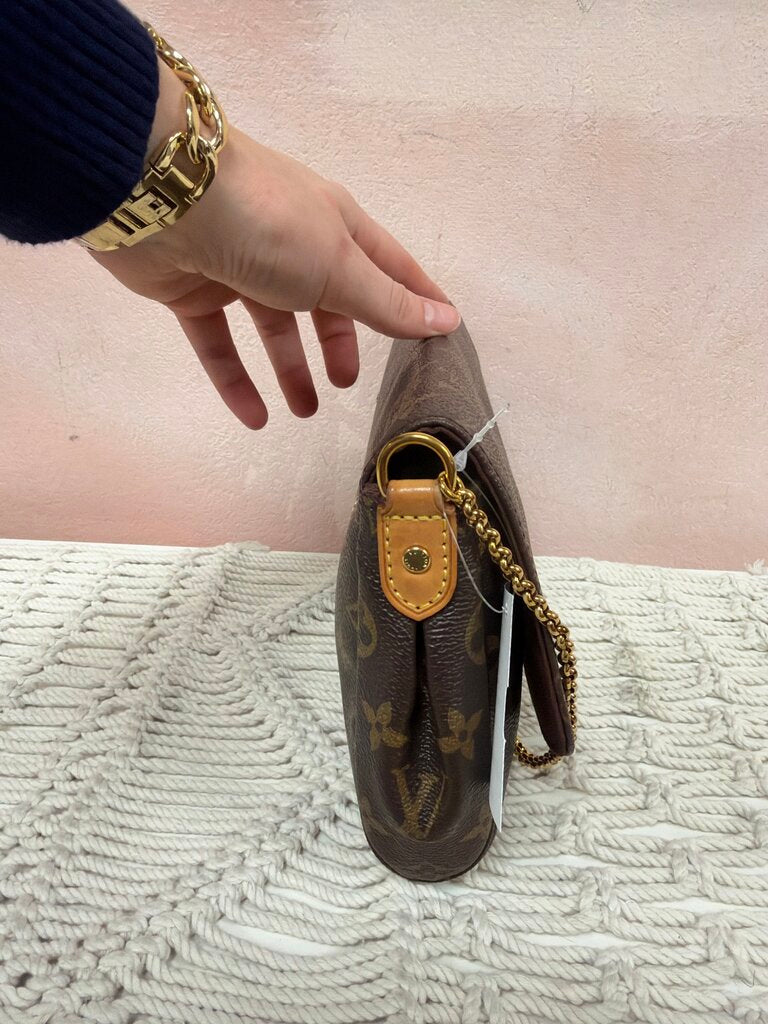 Louis Vuitton Favorite MM (no crossbody strap)