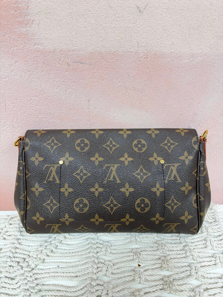 Louis Vuitton Favorite MM (no crossbody strap)