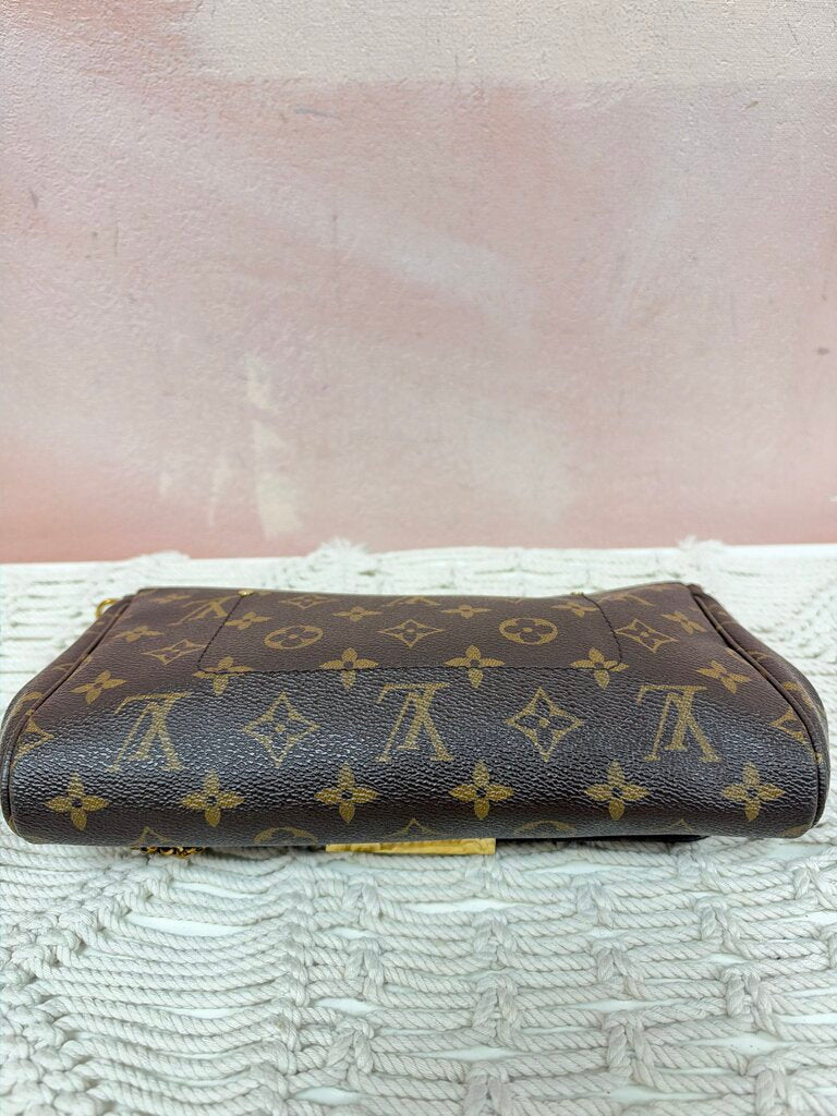 Louis Vuitton Favorite MM (no crossbody strap)