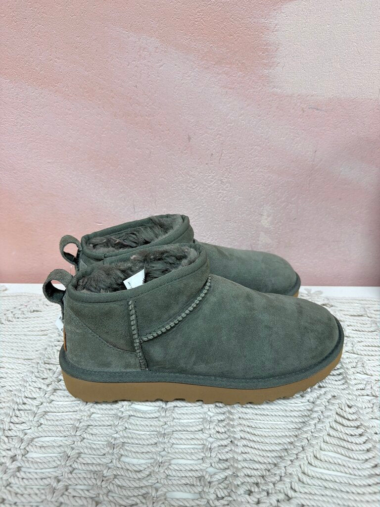Ugg Cropped Boot