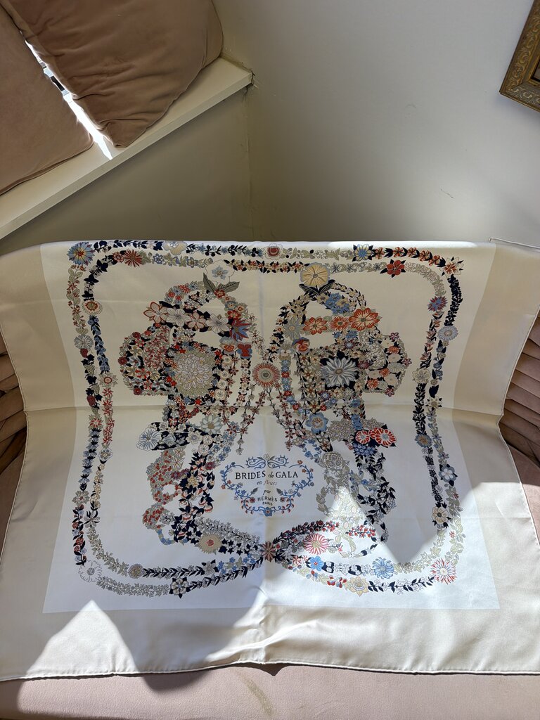 Hermes Brides de Gala en Fleurs Silk Scarf NWT w/ Box & Shopping Bag (Pristine)