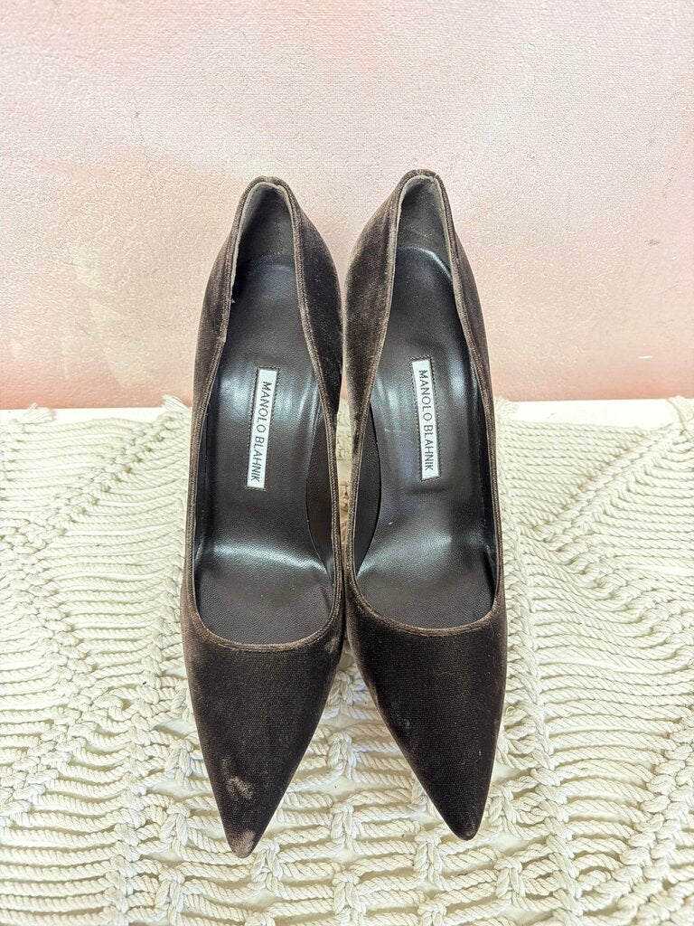 Manolo Blahnik Velvet Pointed Toe Pump NWT