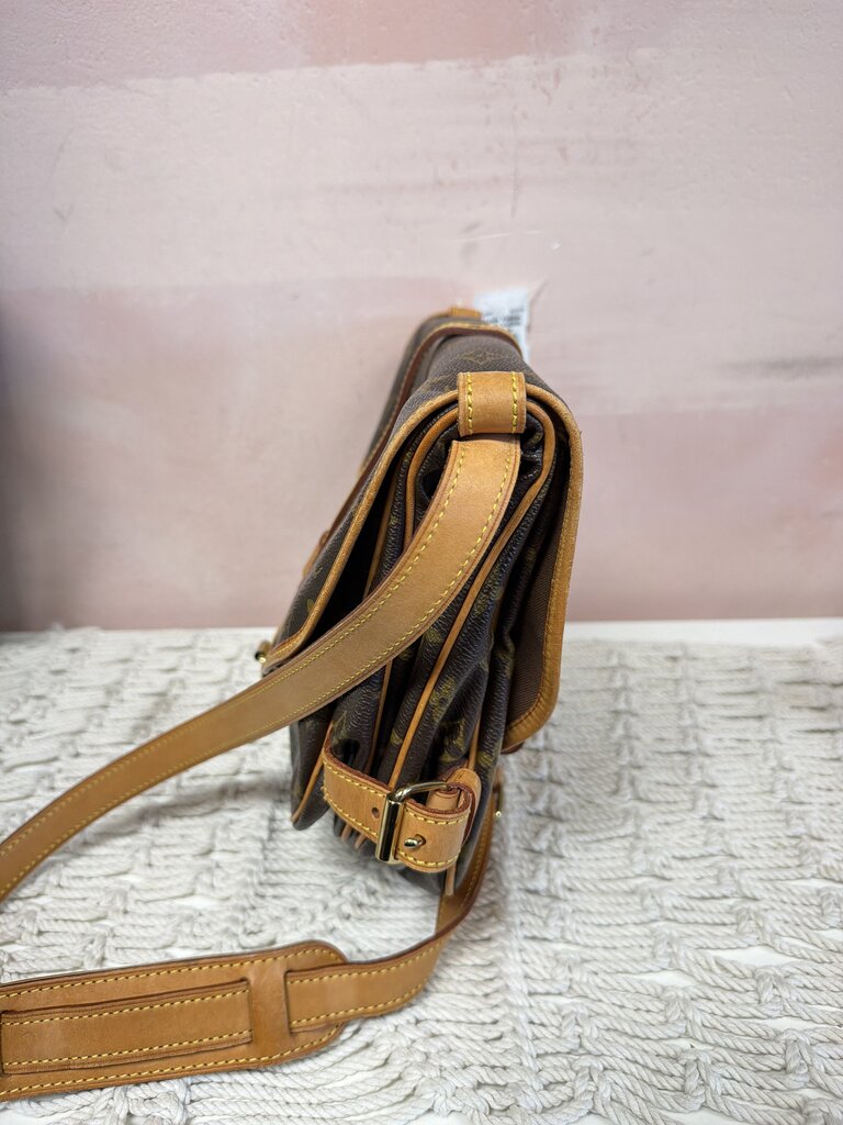Louis Vuitton Samaur Crossbody w/Dustbag
