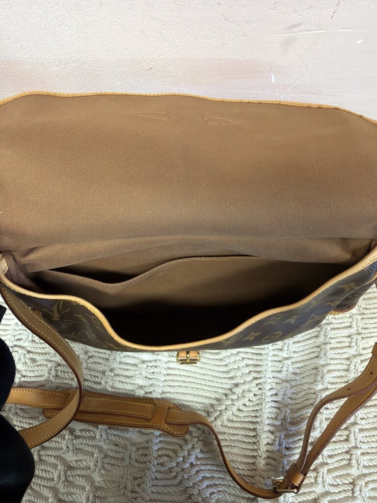 Louis Vuitton Samaur Crossbody w/Dustbag