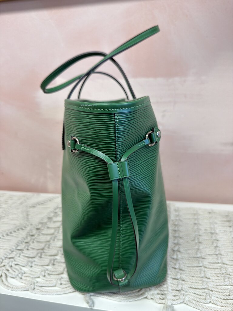 Louis Vuitton Epi Neverful MM