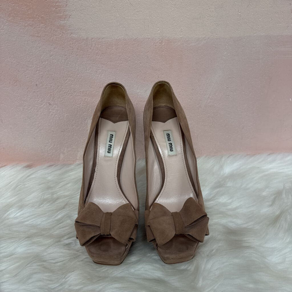 Miu Miu Tan Suede Open Toe Bow Pump